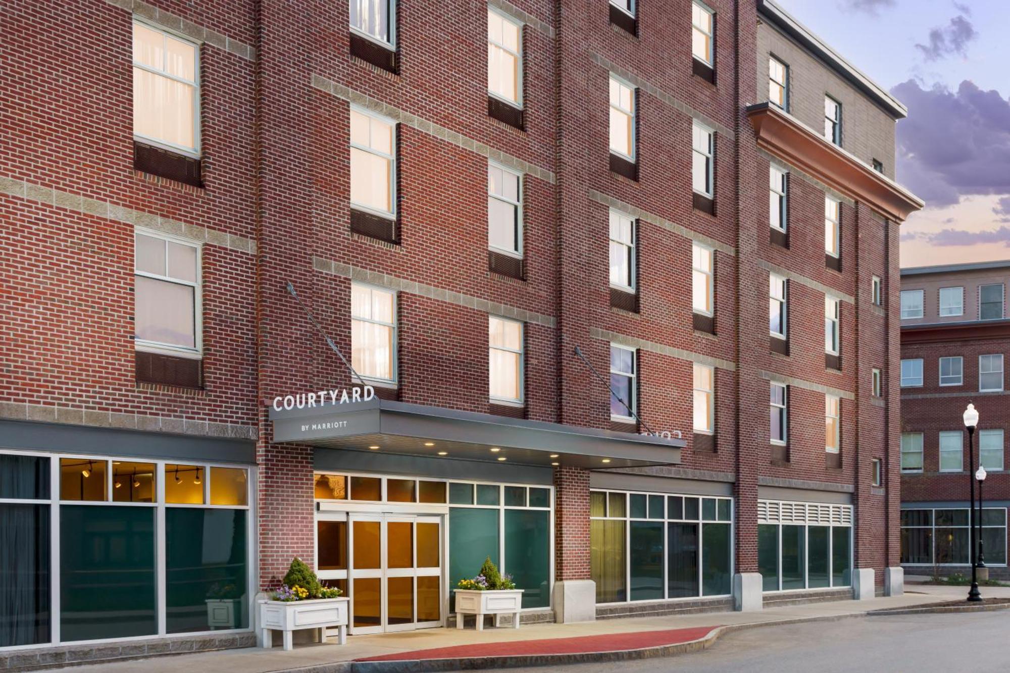 Courtyard Keene Downtown Hotel Exterior photo